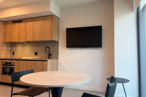 Condo in Miami, Florida  № 2047416 - photo 17