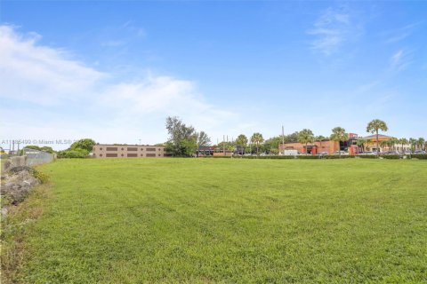 Propiedad comercial en venta en Sweetwater, Florida № 1943671 - foto 16
