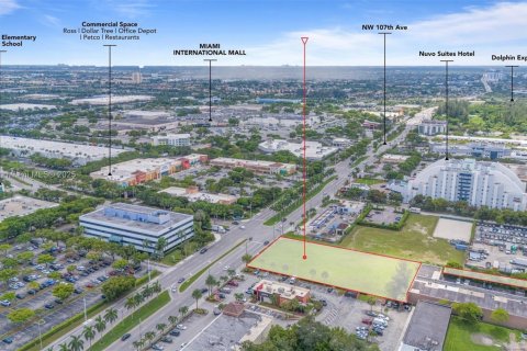 Propiedad comercial en venta en Sweetwater, Florida № 1943671 - foto 3