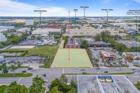 Propiedad comercial en venta en Sweetwater, Florida № 1943671 - foto 17