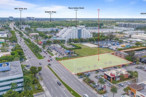 Propiedad comercial en venta en Sweetwater, Florida № 1943671 - foto 6