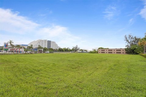 Propiedad comercial en venta en Sweetwater, Florida № 1943671 - foto 15