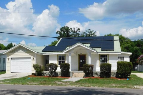 House in Zephyrhills, Florida 5 bedrooms, 277.59 sq.m. № 2283911