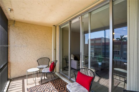 Condo in Pompano Beach, Florida, 2 bedrooms  № 1983655 - photo 30