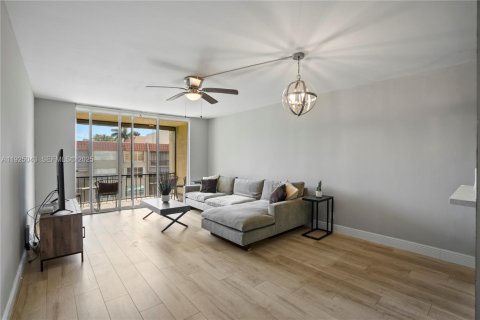 Condo in Pompano Beach, Florida, 2 bedrooms  № 1983655 - photo 24