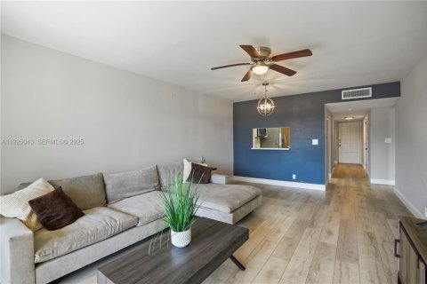 Condo in Pompano Beach, Florida, 2 bedrooms  № 1983655 - photo 26