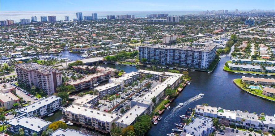 Condo in Pompano Beach, Florida, 2 bedrooms  № 1983655