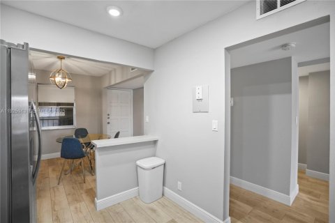 Condo in Pompano Beach, Florida, 2 bedrooms  № 1983655 - photo 23