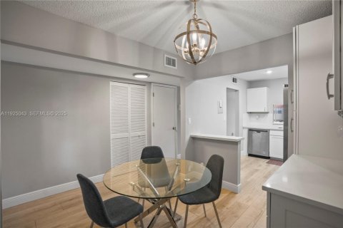 Condo in Pompano Beach, Florida, 2 bedrooms  № 1983655 - photo 18