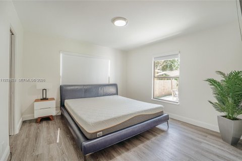 House in Miami, Florida 4 bedrooms, 181.07 sq.m. № 2035949 - photo 12