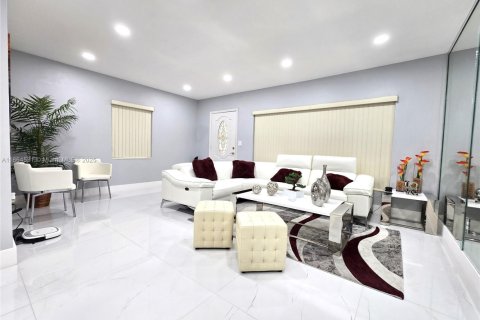 Купить виллу или дом в Хайалиа, Флорида 2 спальни, 118.26м2, № 1957919 - фото 4