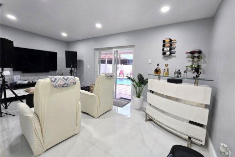 Купить виллу или дом в Хайалиа, Флорида 2 спальни, 118.26м2, № 1957919 - фото 13