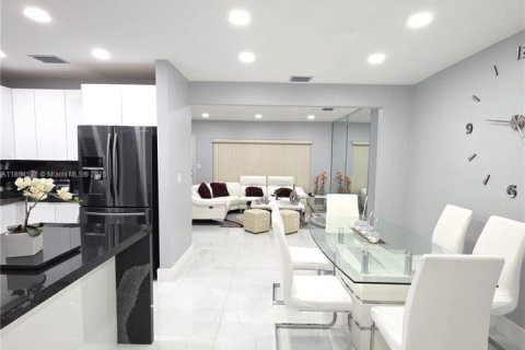 Купить виллу или дом в Хайалиа, Флорида 2 спальни, 118.26м2, № 1957919 - фото 12