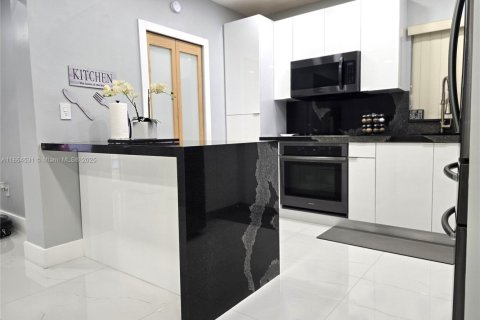 Купить виллу или дом в Хайалиа, Флорида 2 спальни, 118.26м2, № 1957919 - фото 2