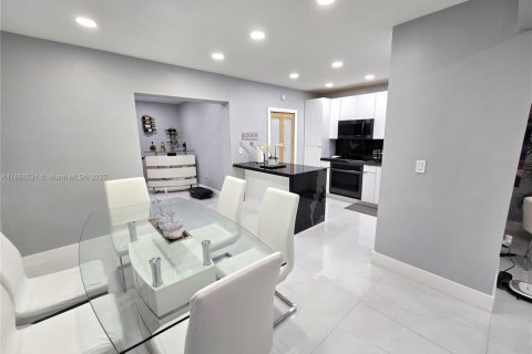 Купить виллу или дом в Хайалиа, Флорида 2 спальни, 118.26м2, № 1957919 - фото 10