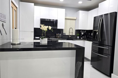 Купить виллу или дом в Хайалиа, Флорида 2 спальни, 118.26м2, № 1957919 - фото 1