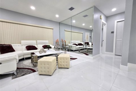 Купить виллу или дом в Хайалиа, Флорида 2 спальни, 118.26м2, № 1957919 - фото 6