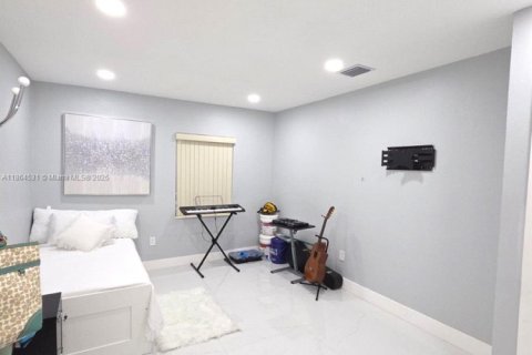 Купить виллу или дом в Хайалиа, Флорида 2 спальни, 118.26м2, № 1957919 - фото 16