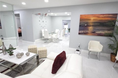 Купить виллу или дом в Хайалиа, Флорида 2 спальни, 118.26м2, № 1957919 - фото 7