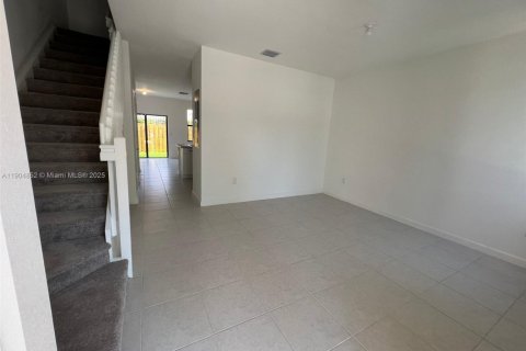 Touwnhouse à vendre à Miami, Floride: 3 chambres, 138.98 m2 № 1955836 - photo 2