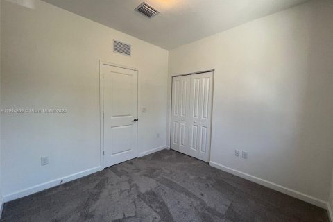 Touwnhouse à vendre à Miami, Floride: 3 chambres, 138.98 m2 № 1955836 - photo 10