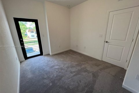 Touwnhouse à vendre à Miami, Floride: 3 chambres, 138.98 m2 № 1955836 - photo 14
