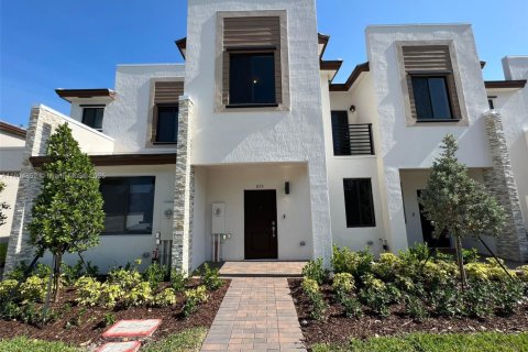 Touwnhouse à vendre à Miami, Floride: 3 chambres, 138.98 m2 № 1955836 - photo 1