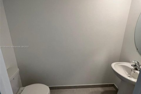 Touwnhouse à vendre à Miami, Floride: 3 chambres, 138.98 m2 № 1955836 - photo 8