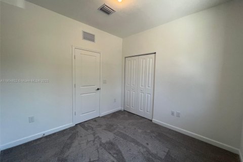 Touwnhouse à vendre à Miami, Floride: 3 chambres, 138.98 m2 № 1955836 - photo 12