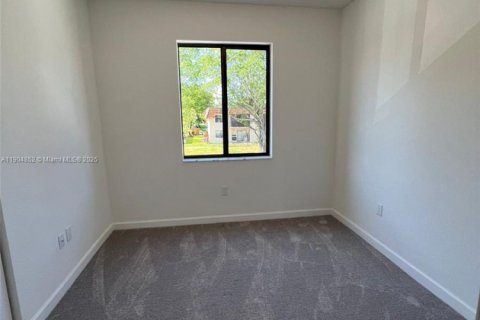 Touwnhouse à vendre à Miami, Floride: 3 chambres, 138.98 m2 № 1955836 - photo 11