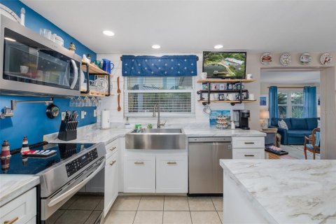 House in Port Richey, Florida 2 bedrooms, 144.93 sq.m. № 2106631 - photo 7
