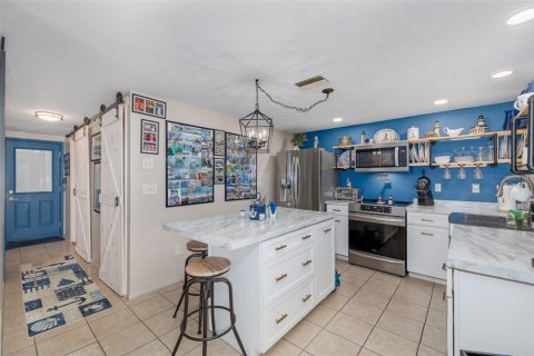 House in Port Richey, Florida 2 bedrooms, 144.93 sq.m. № 2106631 - photo 6
