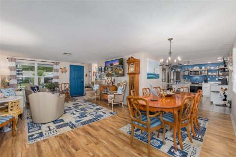 House in Port Richey, Florida 2 bedrooms, 144.93 sq.m. № 2106631 - photo 12