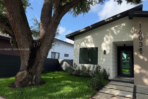 Дом в Форт-Лодердейл, Флорида 4 спальни № 2056000