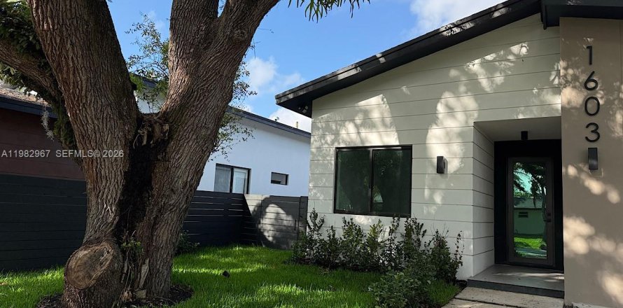 Дом в Форт-Лодердейл, Флорида 4 спальни № 2056000