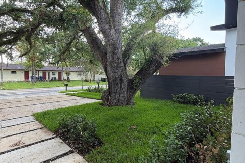 Купить виллу или дом в Форт-Лодердейл, Флорида 4 спальни, № 2056000 - фото 2