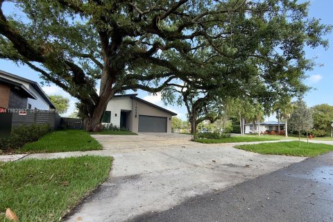 Купить виллу или дом в Форт-Лодердейл, Флорида 4 спальни, № 2056000 - фото 4