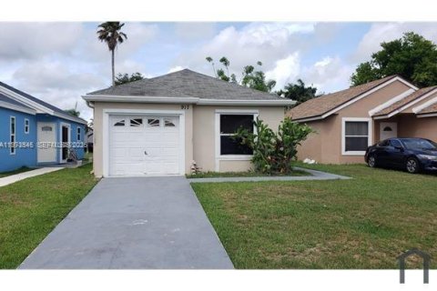 Таунхаус в Флорида-Сити, Флорида 3 спальни, 78.04м2 № 2033816