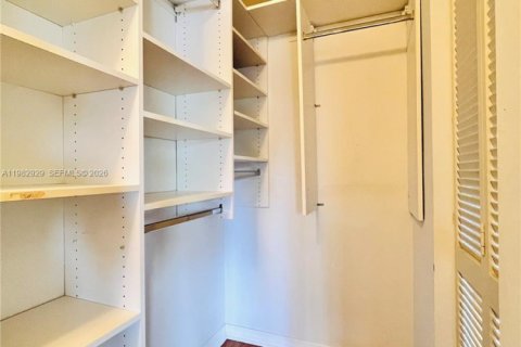 Touwnhouse à louer à Sunny Isles Beach, Floride: 3 chambres, 210.42 m2 № 2049817 - photo 24