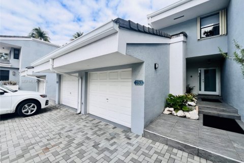 Touwnhouse à louer à Sunny Isles Beach, Floride: 3 chambres, 210.42 m2 № 2049817 - photo 2