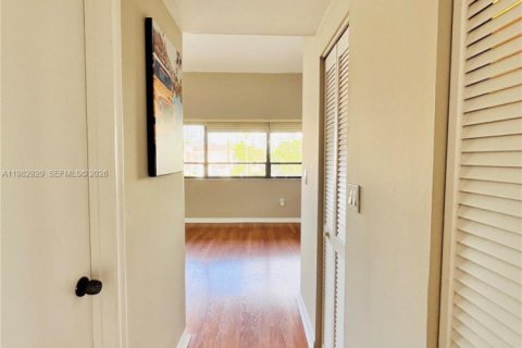 Touwnhouse à louer à Sunny Isles Beach, Floride: 3 chambres, 210.42 m2 № 2049817 - photo 17