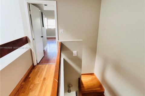 Touwnhouse à louer à Sunny Isles Beach, Floride: 3 chambres, 210.42 m2 № 2049817 - photo 16