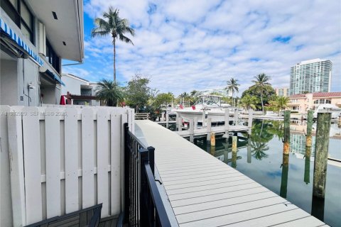 Touwnhouse à louer à Sunny Isles Beach, Floride: 3 chambres, 210.42 m2 № 2049817 - photo 14