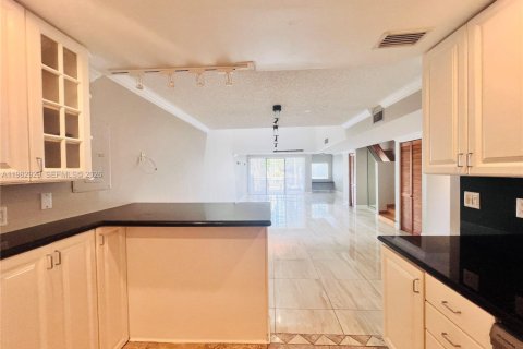 Touwnhouse à louer à Sunny Isles Beach, Floride: 3 chambres, 210.42 m2 № 2049817 - photo 6