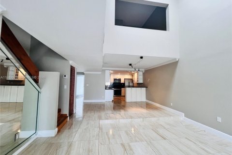 Touwnhouse à louer à Sunny Isles Beach, Floride: 3 chambres, 210.42 m2 № 2049817 - photo 8