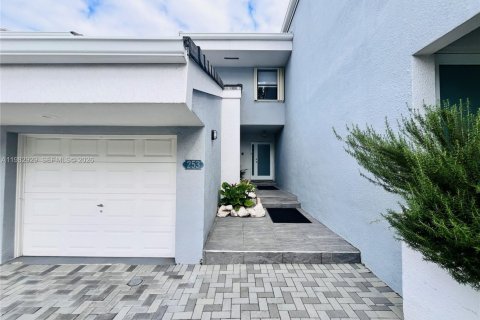 Touwnhouse à louer à Sunny Isles Beach, Floride: 3 chambres, 210.42 m2 № 2049817 - photo 3