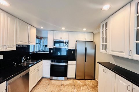 Touwnhouse à louer à Sunny Isles Beach, Floride: 3 chambres, 210.42 m2 № 2049817 - photo 5