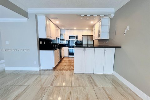 Touwnhouse à louer à Sunny Isles Beach, Floride: 3 chambres, 210.42 m2 № 2049817 - photo 7