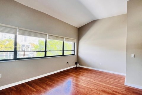 Touwnhouse à louer à Sunny Isles Beach, Floride: 3 chambres, 210.42 m2 № 2049817 - photo 18