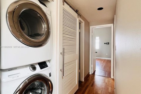 Touwnhouse à louer à Sunny Isles Beach, Floride: 3 chambres, 210.42 m2 № 2049817 - photo 30